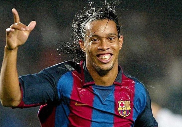 Ban cuoi cung cua Ronaldinho cho Barcelona hinh anh