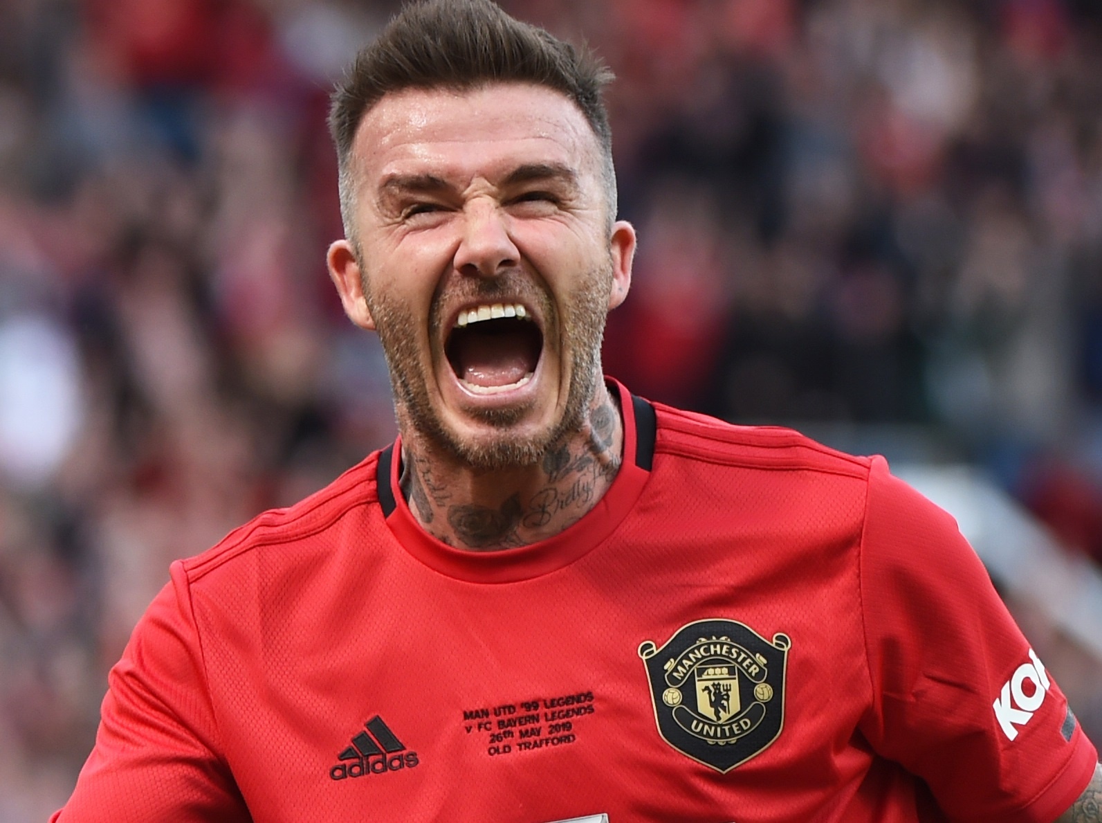 Nga re trai nguoc cua dan cau thu giup MU an ba nam 1999 hinh anh