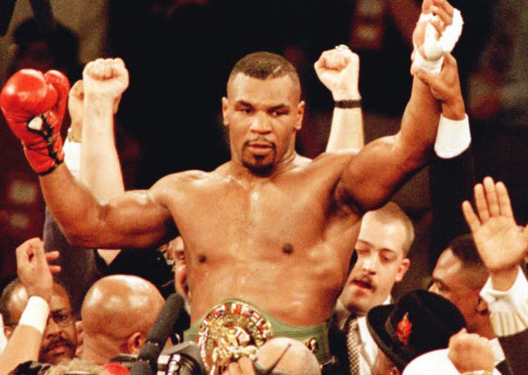 Mike Tyson va loat don de knock-out doi thu cao lon hinh anh