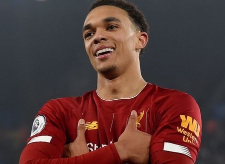 Hai ngoi sao Liverpool tro tai ghi ban tu sau khung thanh hinh anh