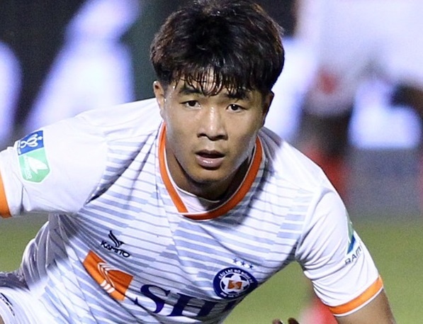 Duc Chinh roi san bang cang sau khi bi tuoc ban thang dep hinh anh