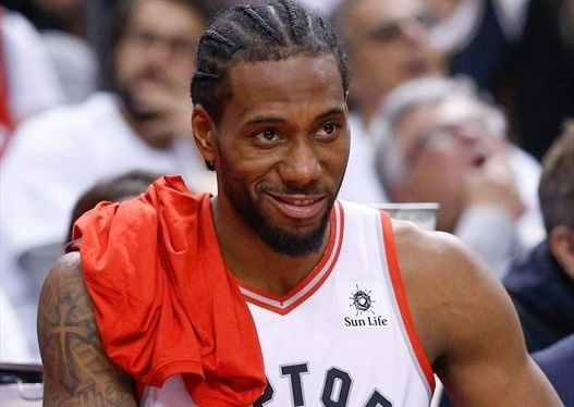 Pha xu ly danh lua toan bo doi thu cua ngoi sao bong ro hinh anh