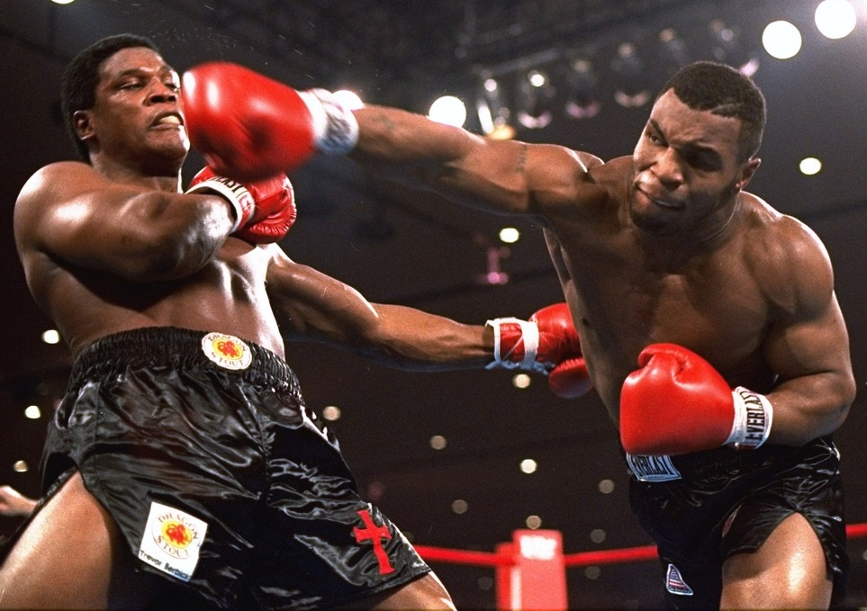 Mike Tyson va pha knock-out di vao lich su o tuoi 20 hinh anh