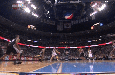 Ngoi sao NBA bay nguoi up ro, khien doi thu bi nga hinh anh