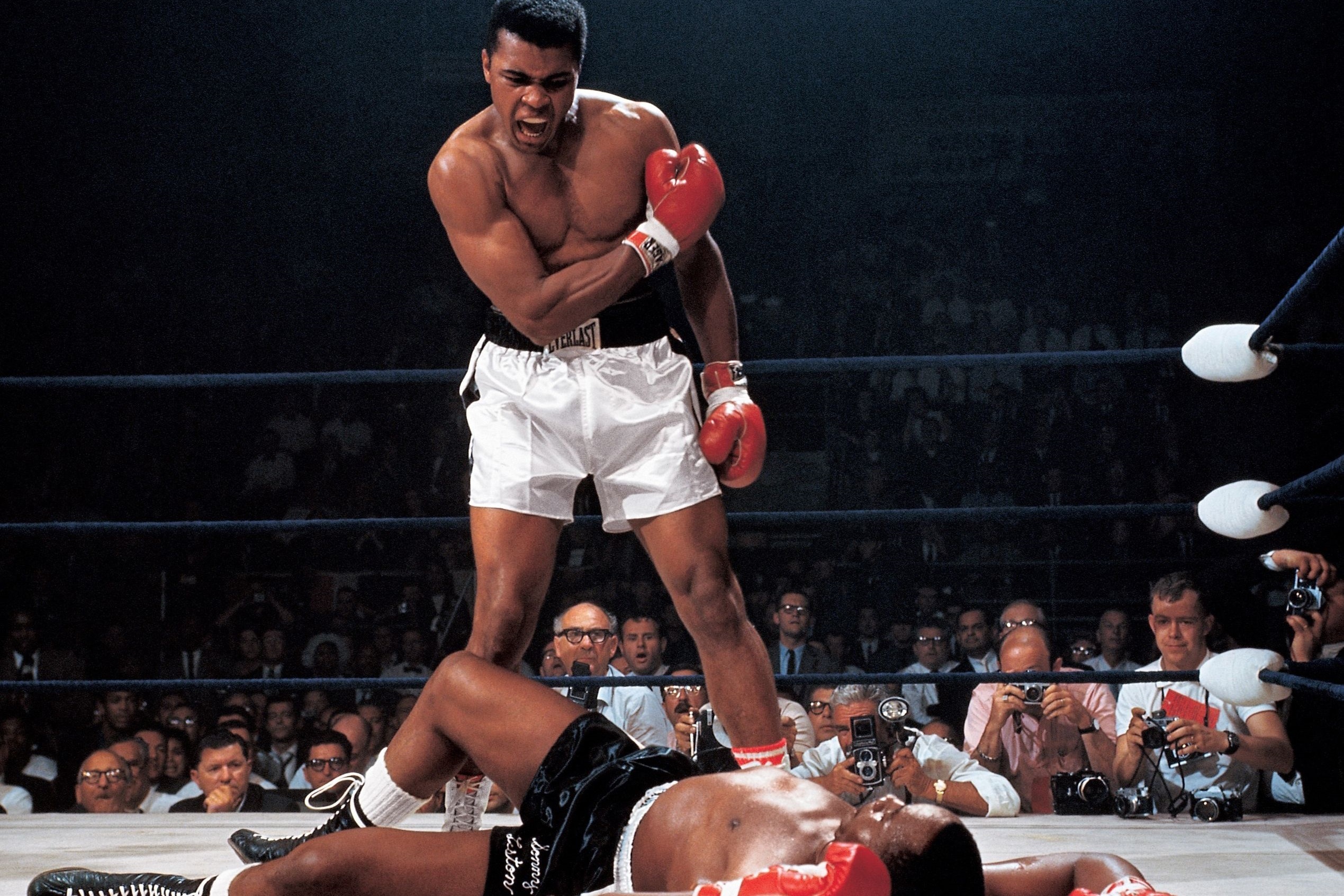 Cu moc trong pha knock-out hay nhat cua Muhammad Ali hinh anh