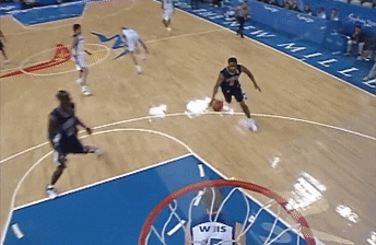 Cu nhay qua dau trung phong cao 2,13 m va up ro ngoan muc hinh anh