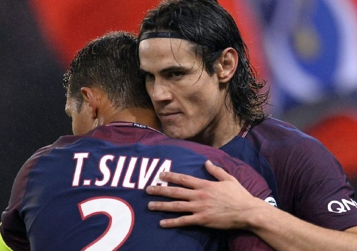Thiago Silva va Cavani chia tay PSG hinh anh