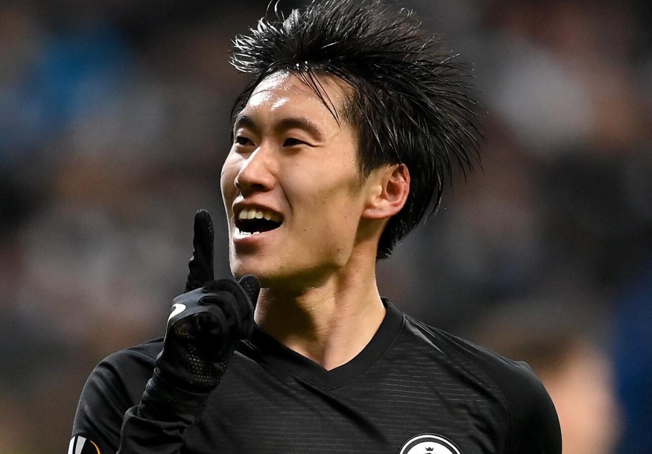 Tien ve Nhat Ban solo qua 3 cau thu va kien tao o Bundesliga hinh anh