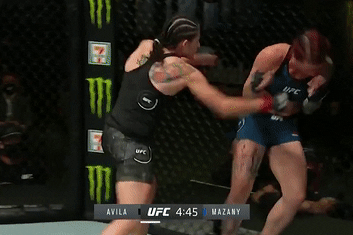 Nu vo si tung don lien hoan, thang knock-out sau 22 giay hinh anh