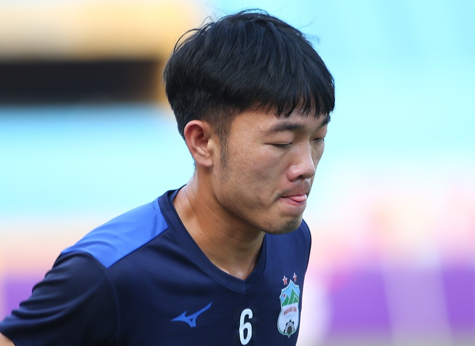 Xuan Truong tap luyen truoc tran HAGL gap Da Nang hinh anh