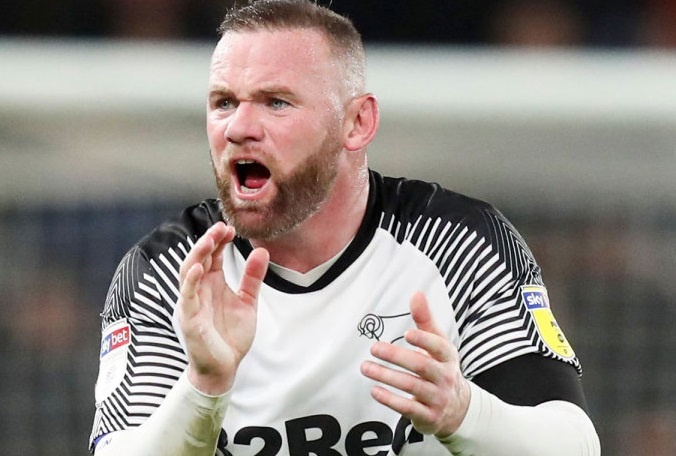 Wayne Rooney sut phat khien thu mon dung chon chan hinh anh