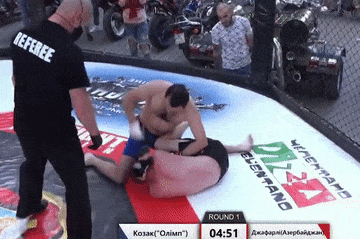 Vo si dam lien tiep knock-out doi thu sau 15 giay hinh anh