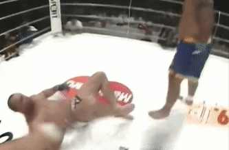 Vo si nang 100 kg de ca than nguoi len doi thu hinh anh