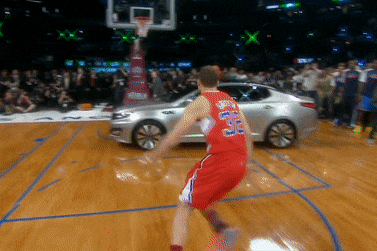 Cu nhay qua oto va up ro tao bao cua sao NBA hinh anh