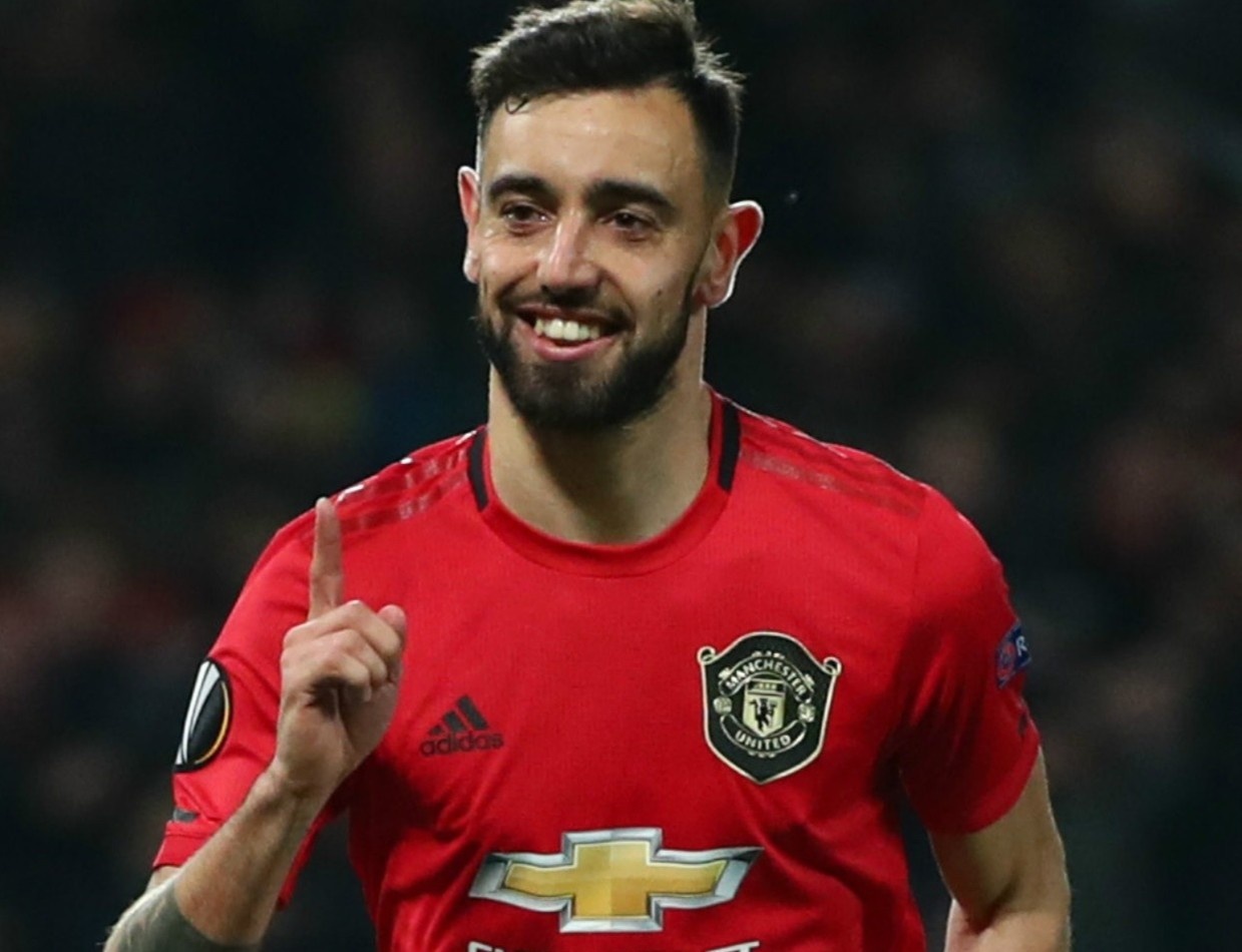 Bruno Fernandes lap ky tich sanh ngang Ronaldo hinh anh