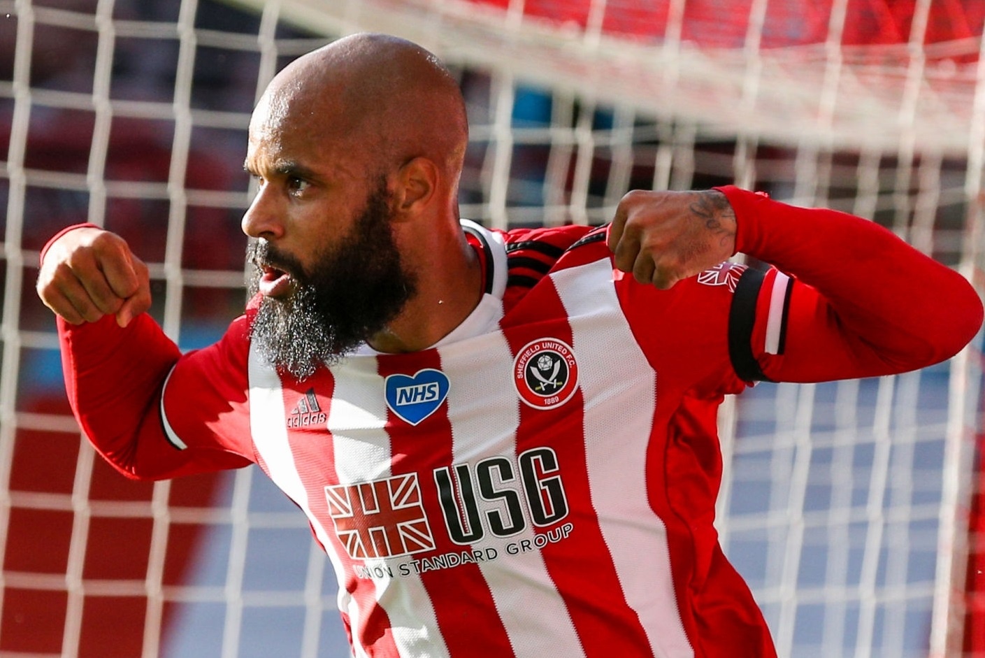 Tien dao 32 tuoi tao ky tich khi pha luoi Chelsea hinh anh