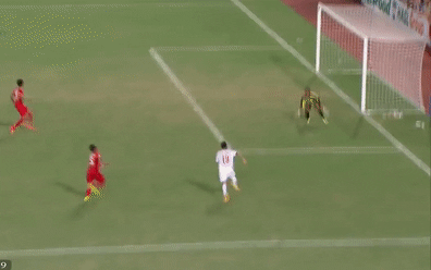 Phan Van Long va cu trivela tai hien ban thang cua Bergkamp hinh anh