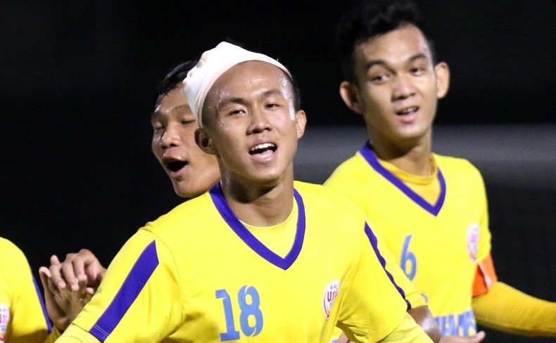 'Bong da Viet Nam bao dong sau su co chua tung co' hinh anh