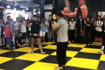 Cu da quet tru khien Nam Anh Kiet thua knock-out sau 6 phut hinh anh