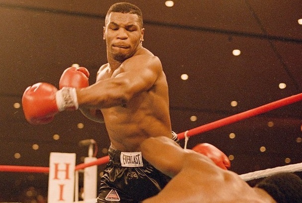 Vo si tuyen bo ha Mike Tyson va cai ket bi knock-out hinh anh