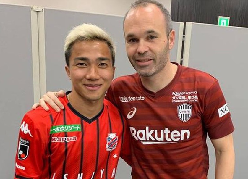 Chanathip duoc gioi thieu sang Bundesliga choi bong hinh anh