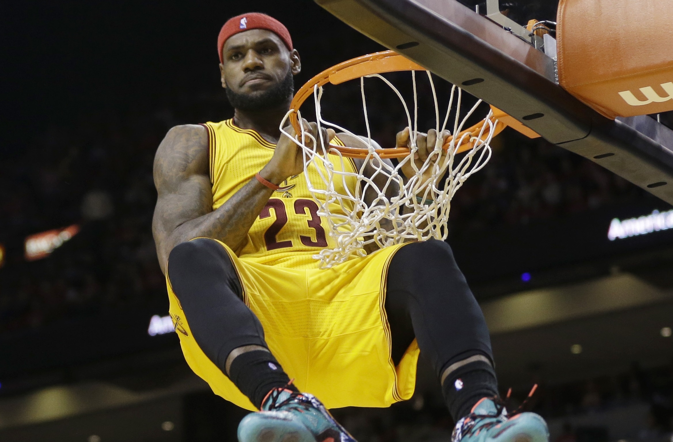 Nhung cu nem cau may thanh tuyet pham cua LeBron James hinh anh