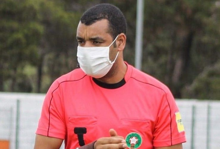 Tran dau bi tam dung vi CLB dua hai cau thu nhiem virus corona vao san hinh anh