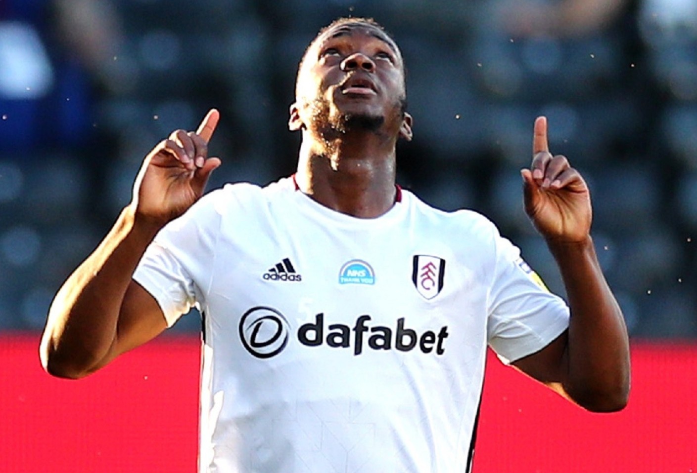 Giai ma tran bong da dat gia nhat the gioi hinh anh