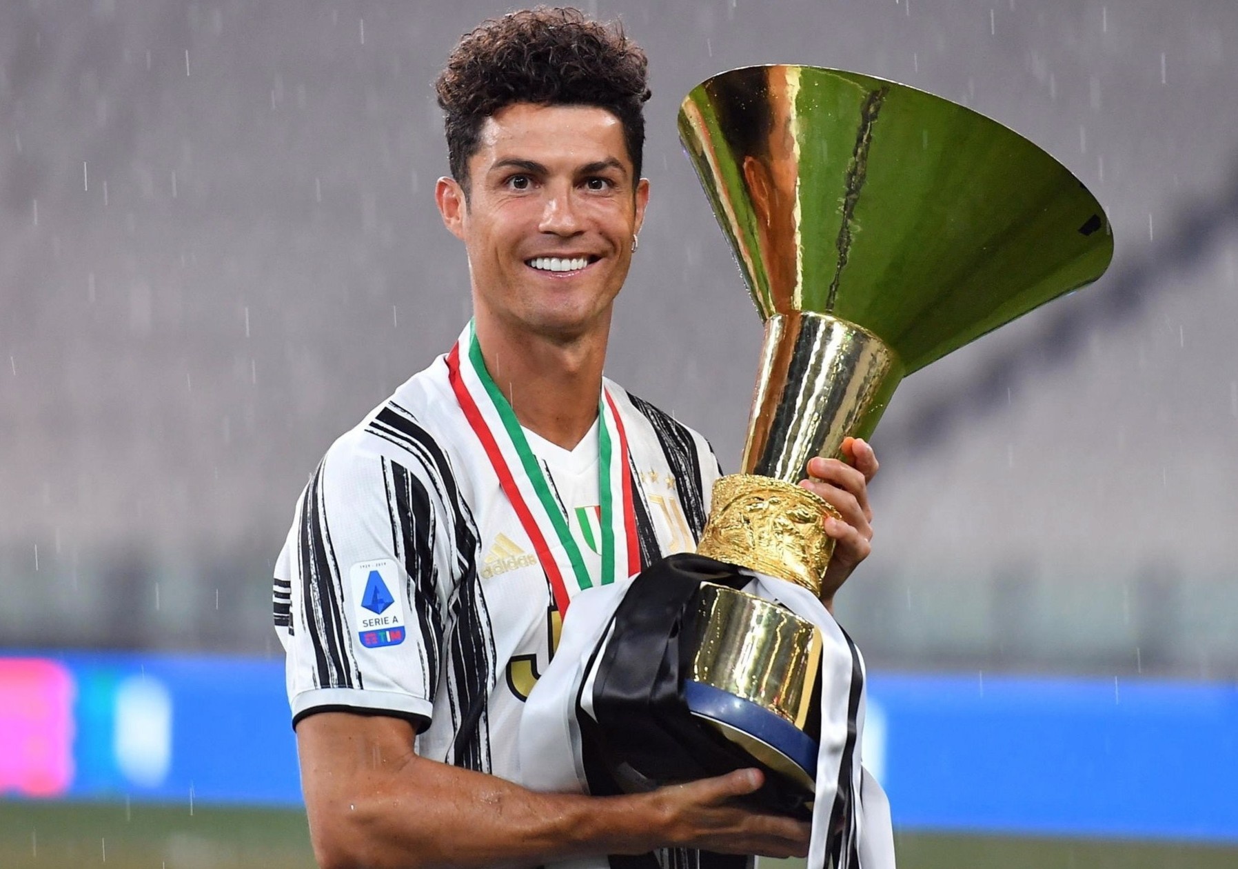 Ronaldo tao ky tich trong gan 3.000 phut ra san o Serie A hinh anh