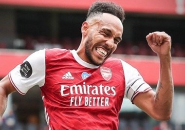 Aubameyang lap thanh tich ghi ban sanh ngang Cantona hinh anh