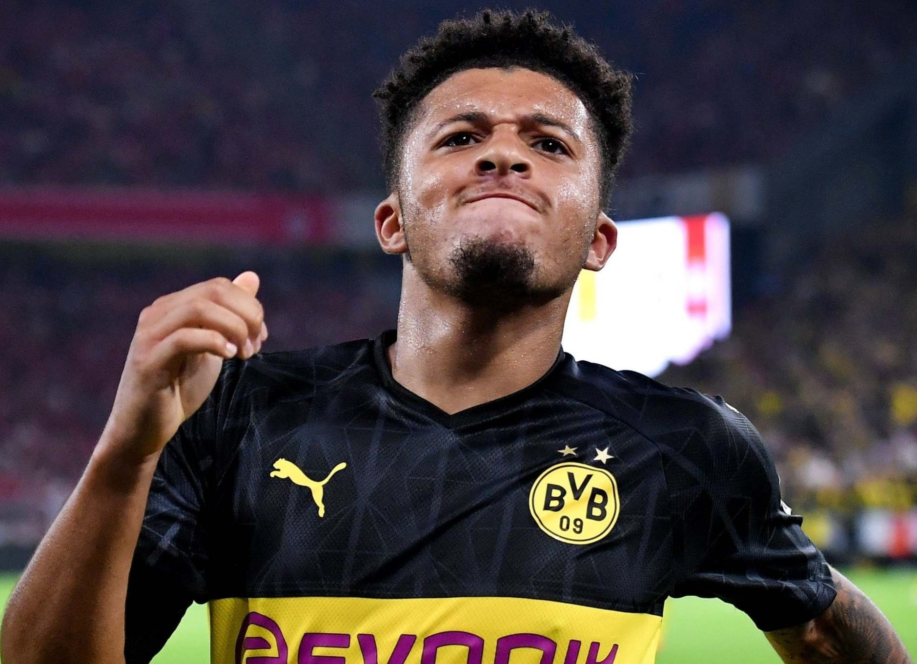 MU tra muc luong ky luc cho Jadon Sancho hinh anh