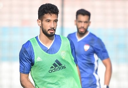 Doi tuyen UAE di may bay rieng sang chau Au ren quan hinh anh