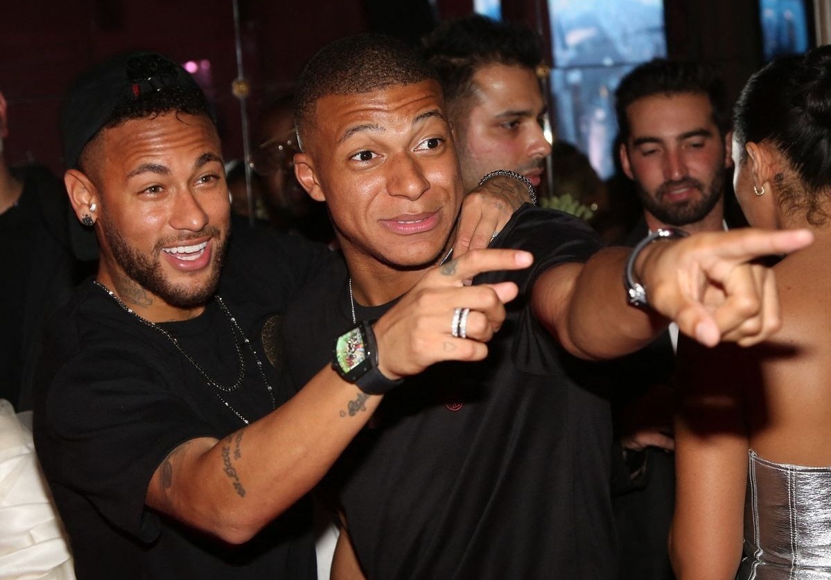 Buoi tiec xa xi cua cau thu PSG hinh anh