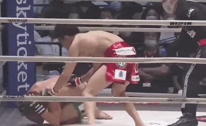 Vo si knock-out doi thu bang don bi cam o nhieu giai dau hinh anh