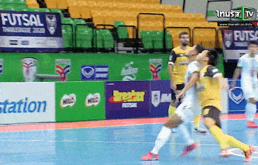 Pha pham loi nhu dau vo MMA cua cau thu futsal Thai Lan hinh anh