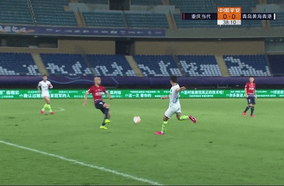 Pha triet ha khien cau thu Trung Quoc bi duoi khoi san hinh anh