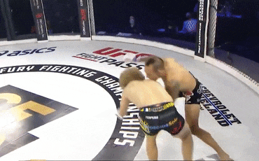 Ba cu knock-out ngoan muc ngay trong hiep mot hinh anh