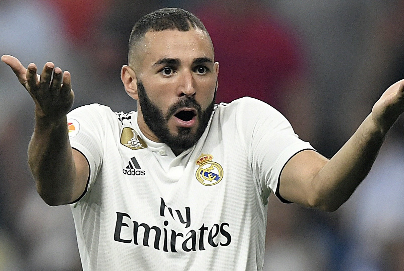 Bay cau thu co phi giai phong hop dong cao nhat hinh anh