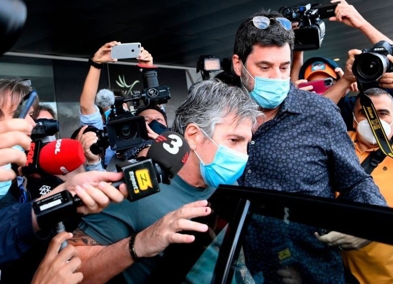 Bo Messi bi vay kin khi den Barcelona hinh anh