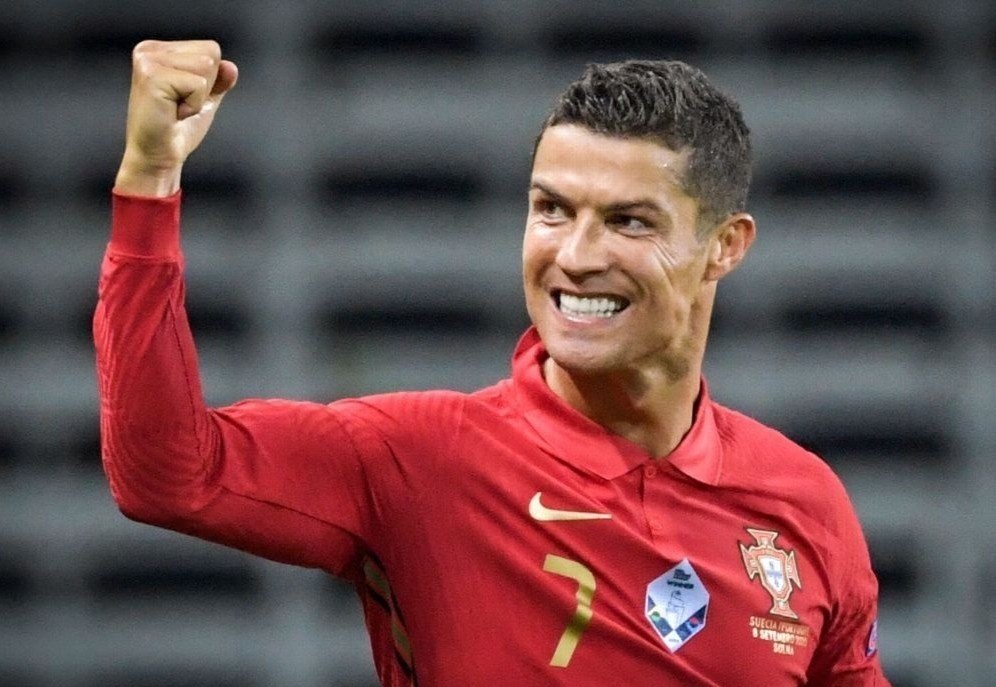 Pele ca ngoi ky tich cua Ronaldo hinh anh