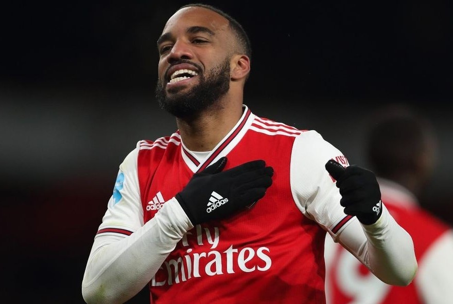 Lacazette di vao lich su Premier League hinh anh
