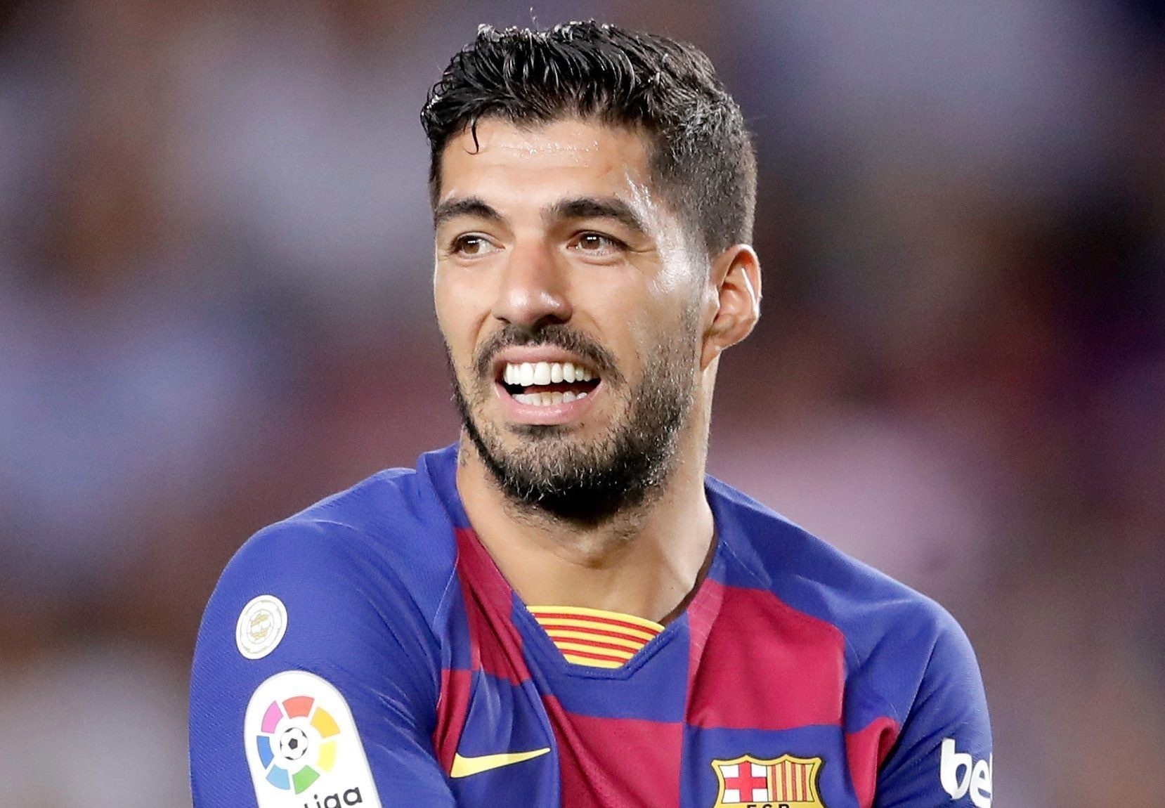 Suarez bi loai khoi doi hinh Barca hinh anh