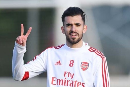 Hai cau thu Arsenal xo xat trong luc khoi dong hinh anh