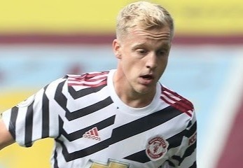 Van de Beek xoay nguoi loai 2 cau thu hinh anh