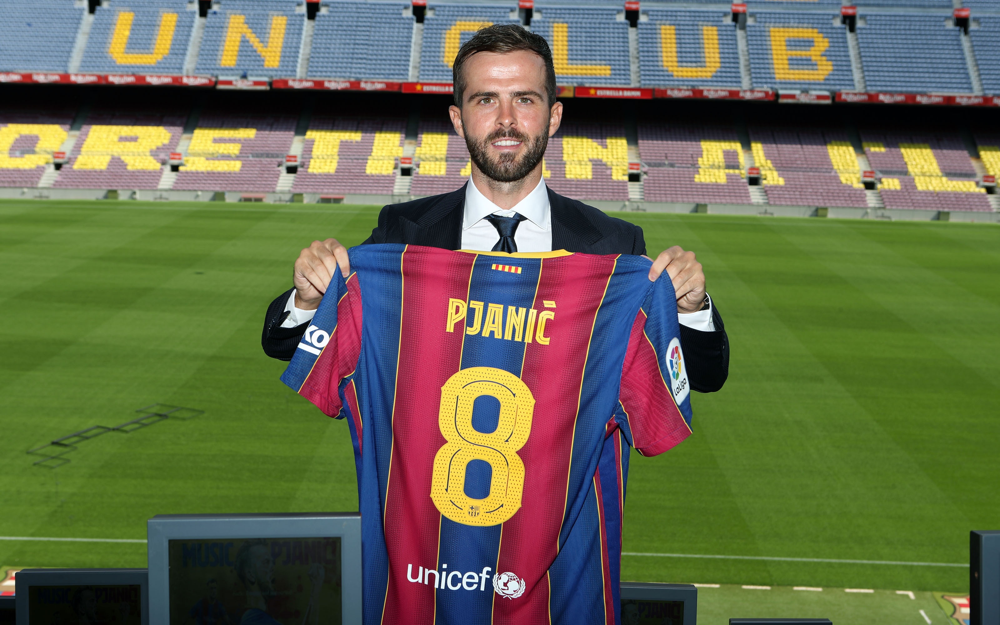 Miralem Pjanic ra mat tai CLB Barcelona hinh anh