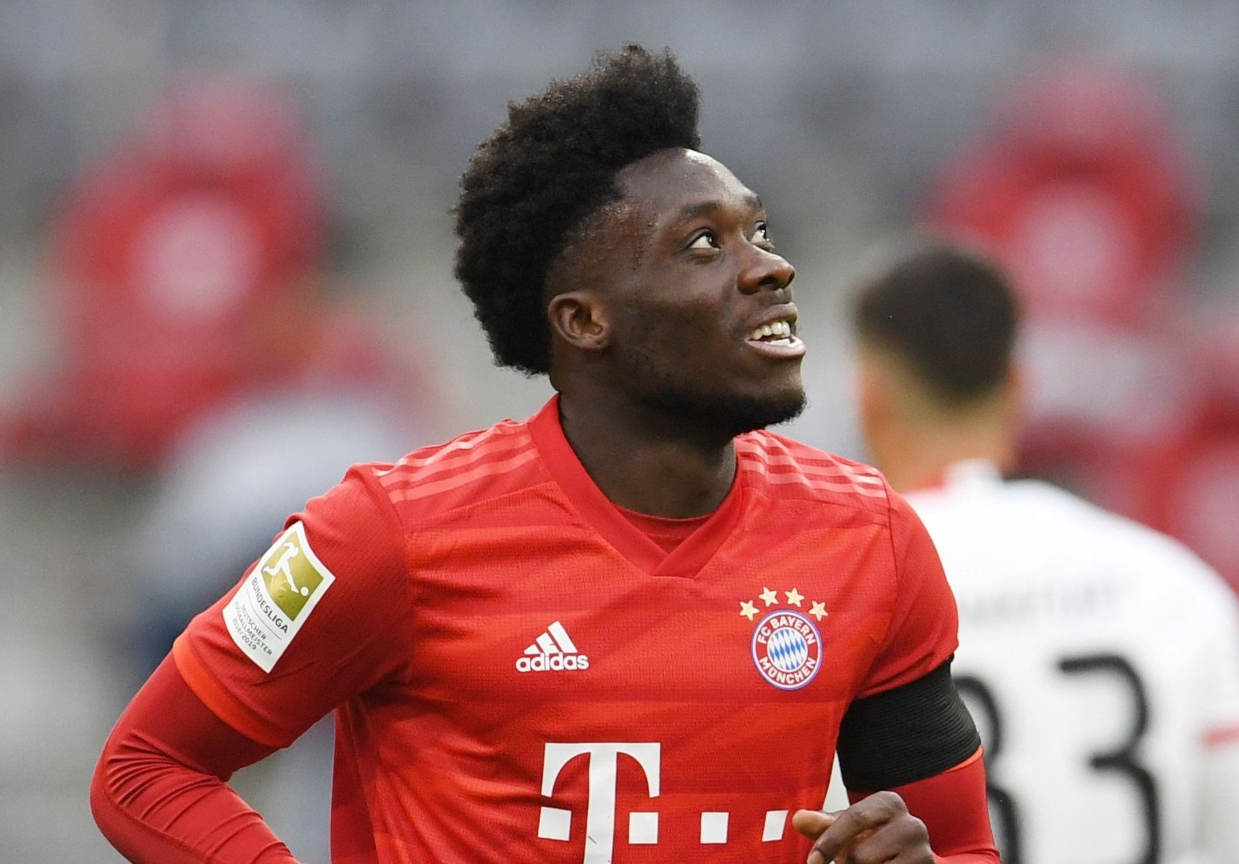 Alphonso Davies tang gia gap 8 lan sau mot mua giai hinh anh