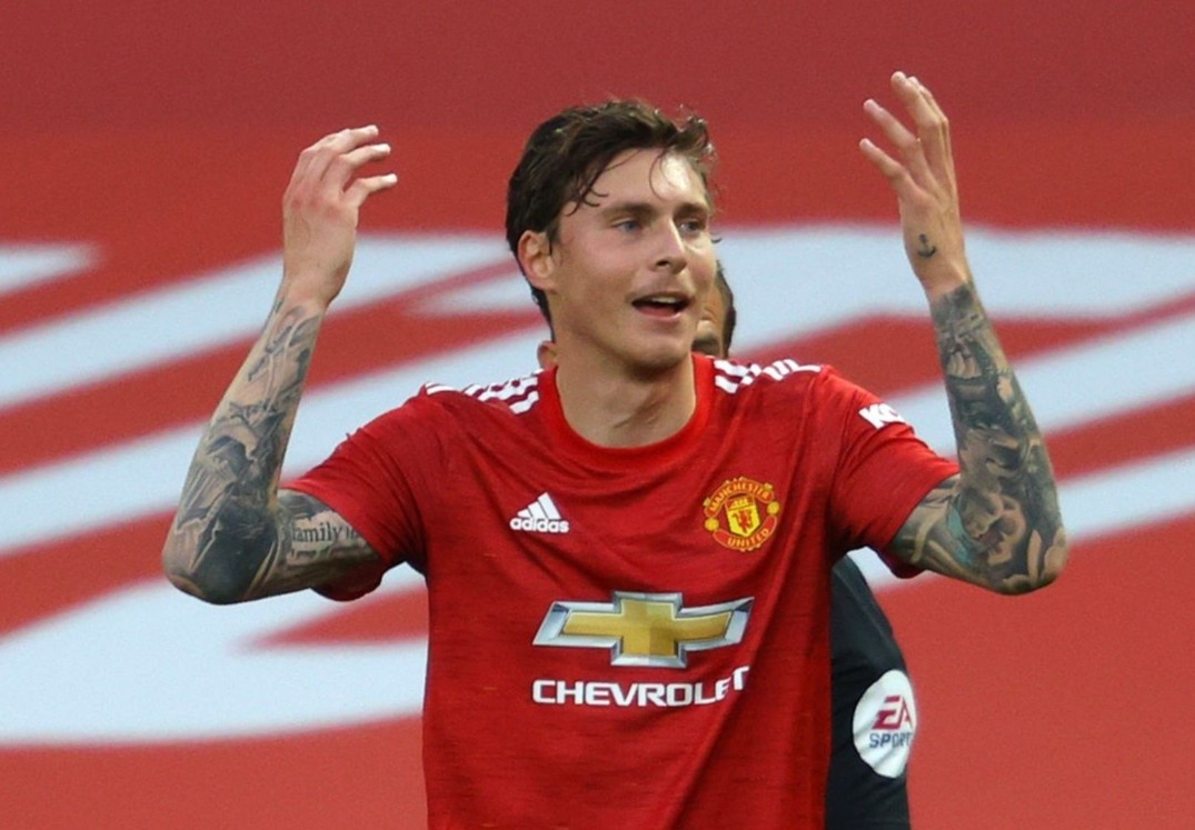 Huyen thoai MU chi trich Lindelof hinh anh