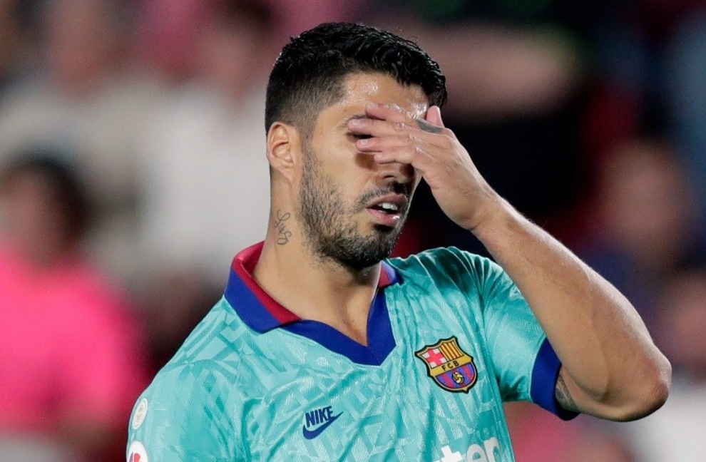 Suarez vang mat trong buoi chup anh cua Barca hinh anh