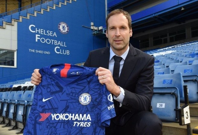 Sau cau thu noi tieng tro lai san co sau tuyen bo giai nghe hinh anh