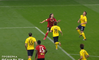 Cau thu bi duoi sau pha vao bong triet ha o Nga hinh anh